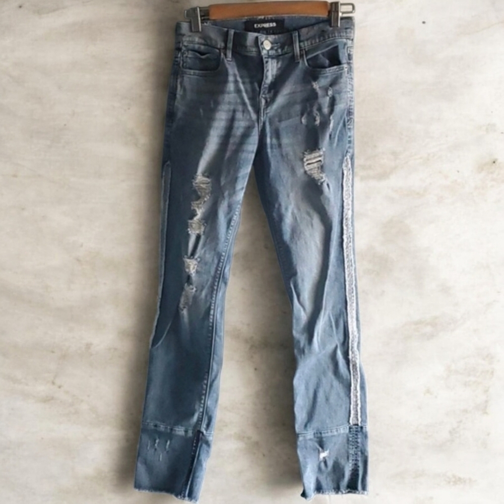 Express Jeans Womens Size 2 Blue‎ Cropped Skinny Mid-rise Cool Accents Frayed